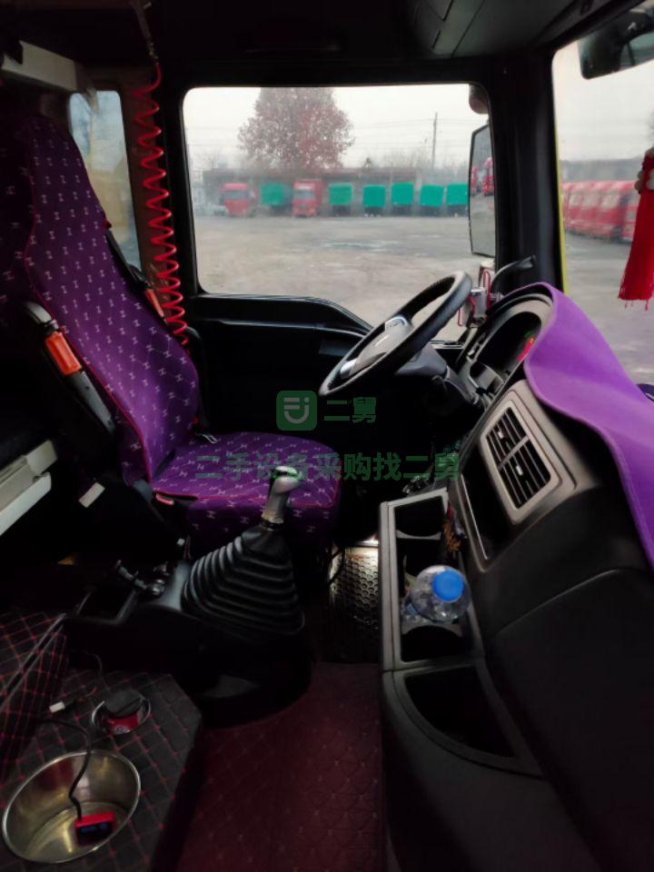 出售1年2個月全保險牽引車，汕德卡540馬力16速國五全車輪胎八成新帶液