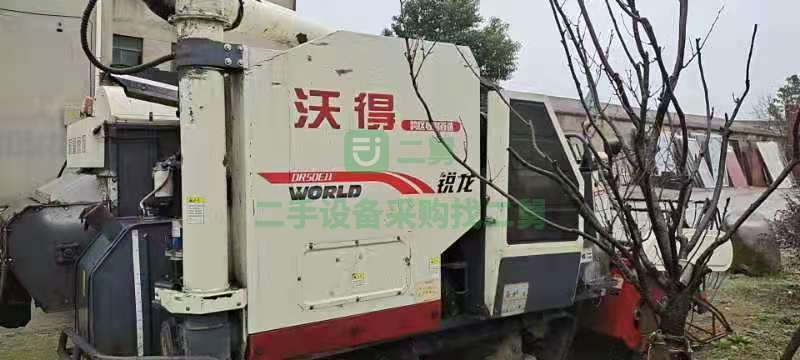 出售一臺(tái)17年九成新的沃得銳龍型號(hào)收割機(jī)