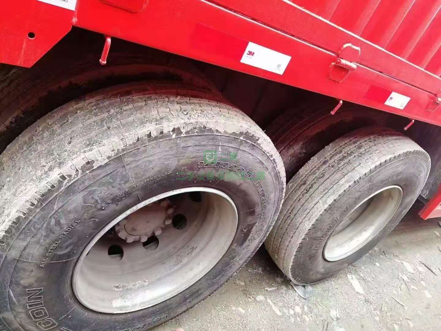 出售一臺精品國五東風天龍9.6米高欄車貨車