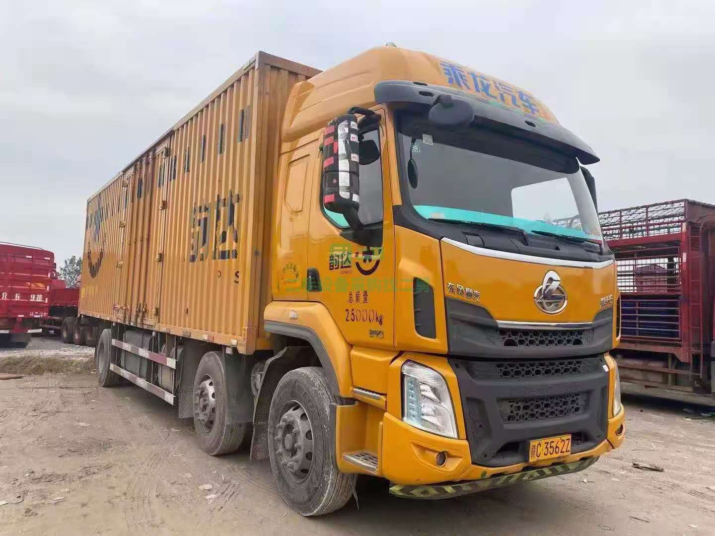 出售一臺乘龍廂式車貨車，國五排放量，240馬力