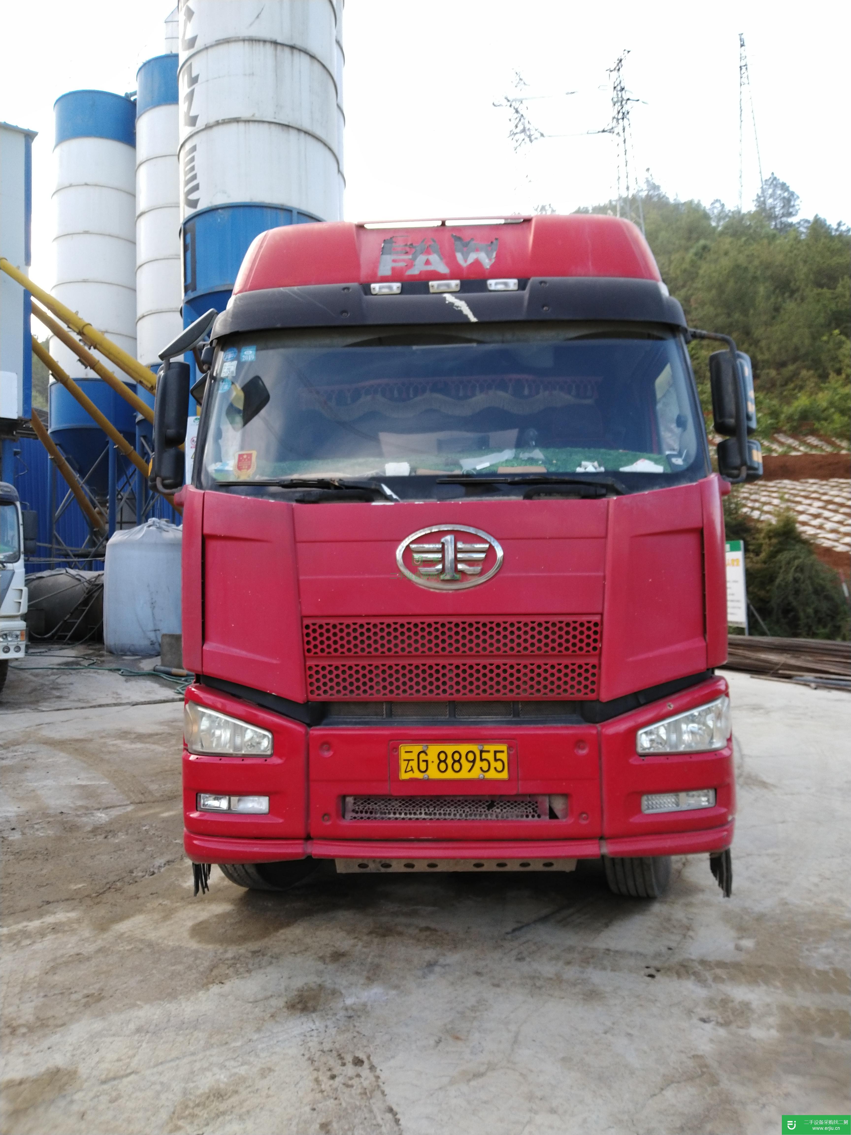 云南出售二手一汽解放粉粒物料運輸車375馬力