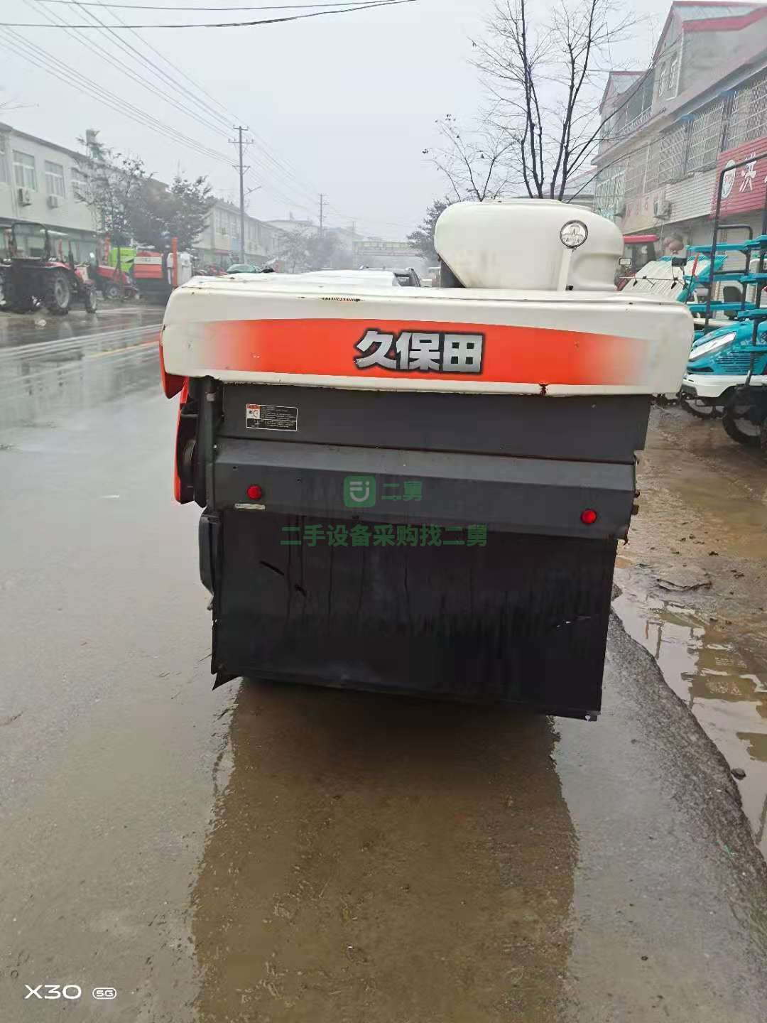 出售一臺九成新的小型久保田收割機