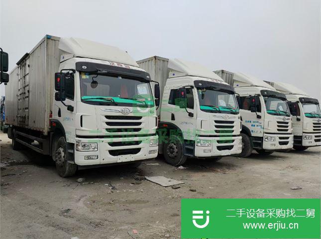 江西出售二手青島解放220馬力箱式貨車