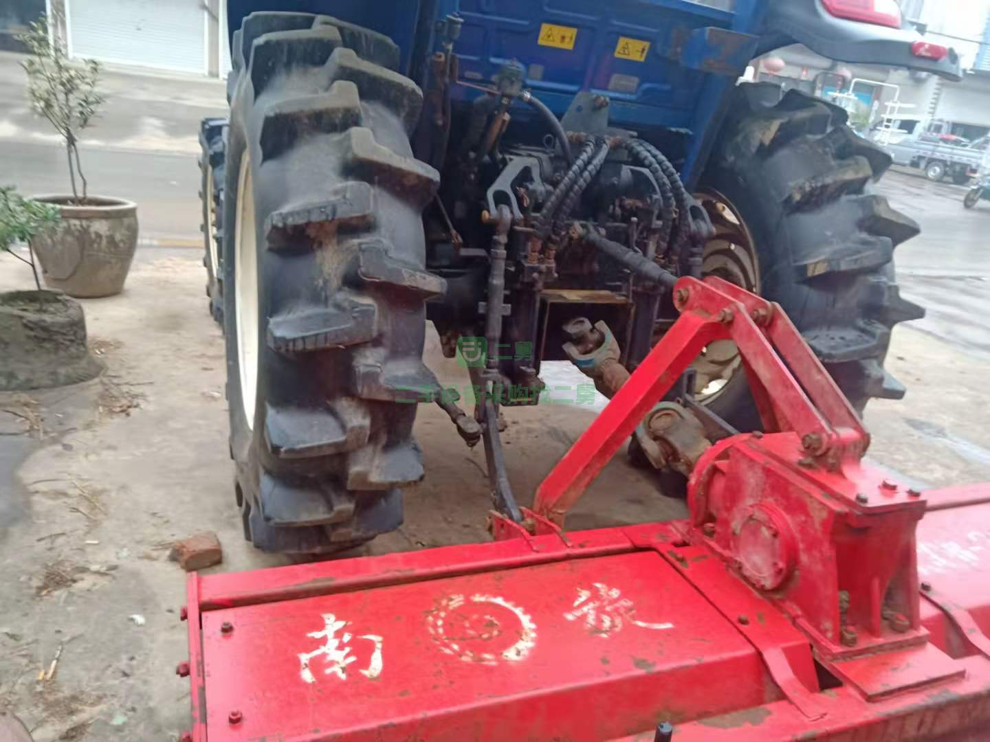 出售一臺雷沃歐豹M1004拖拉機，9成新，干活沒問題