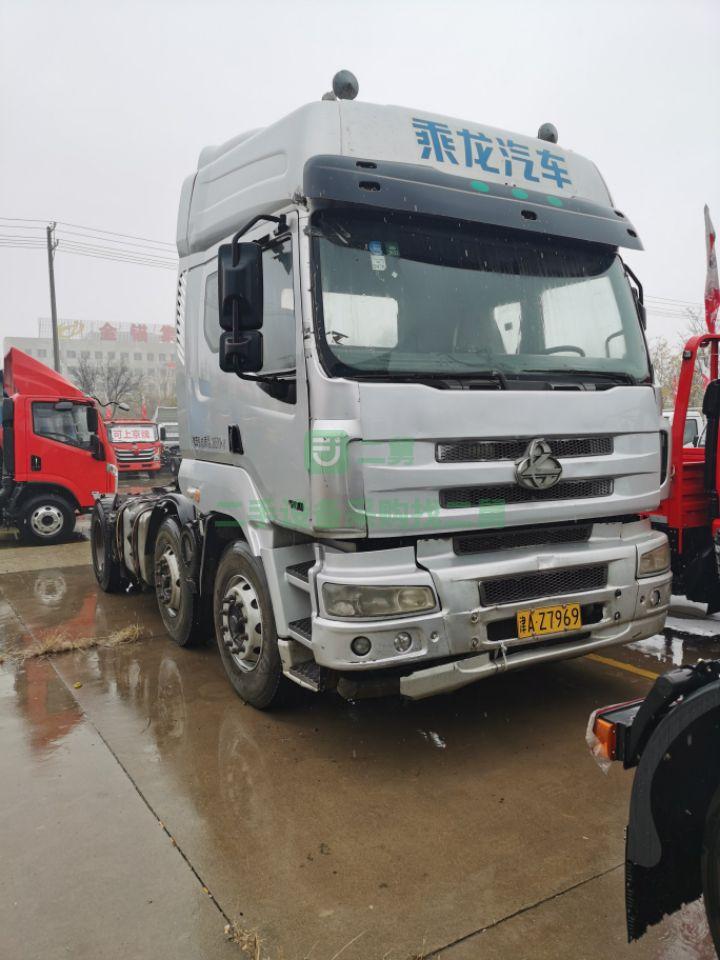 天津出售二手七成新的6*4乘龍M5牽引車