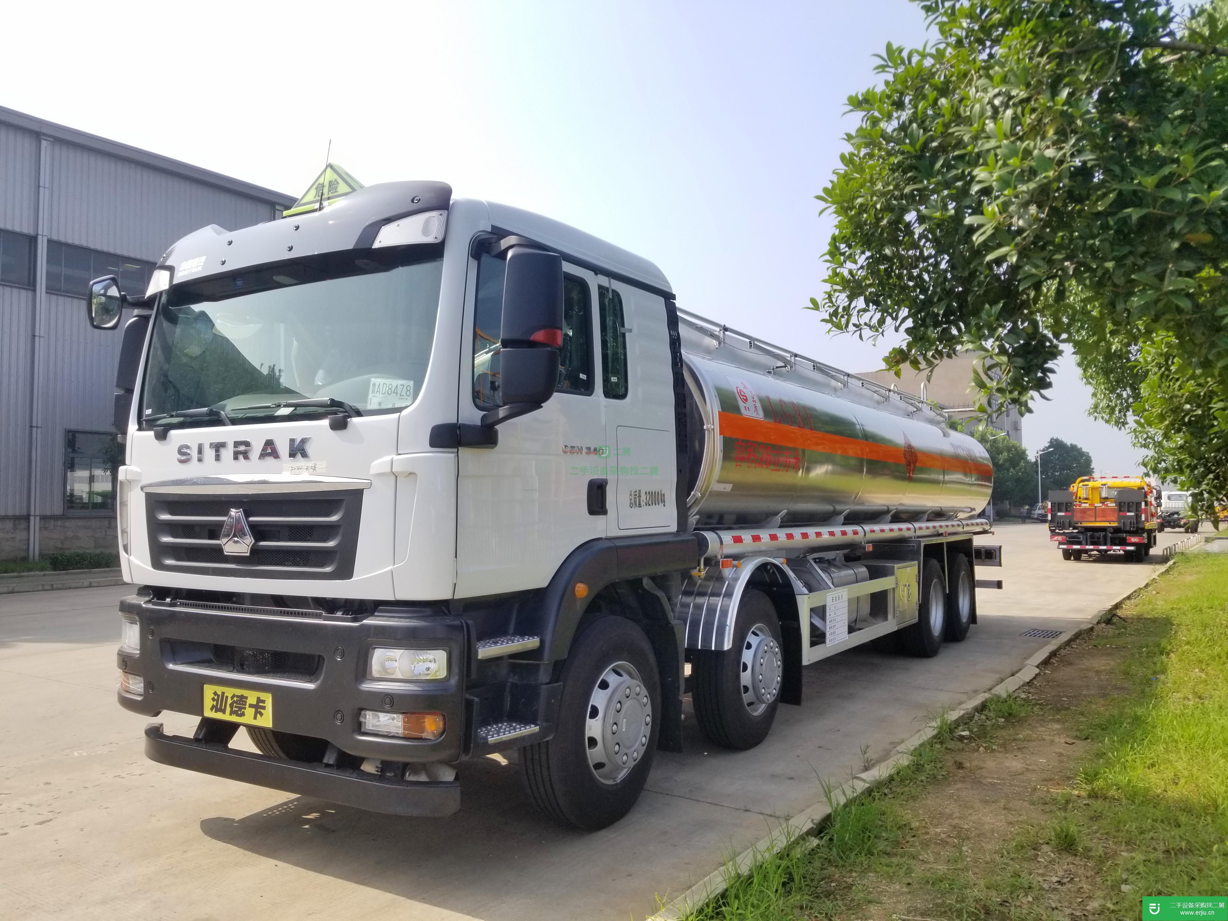 湖北出售二手重汽汕德卡340馬力油罐車