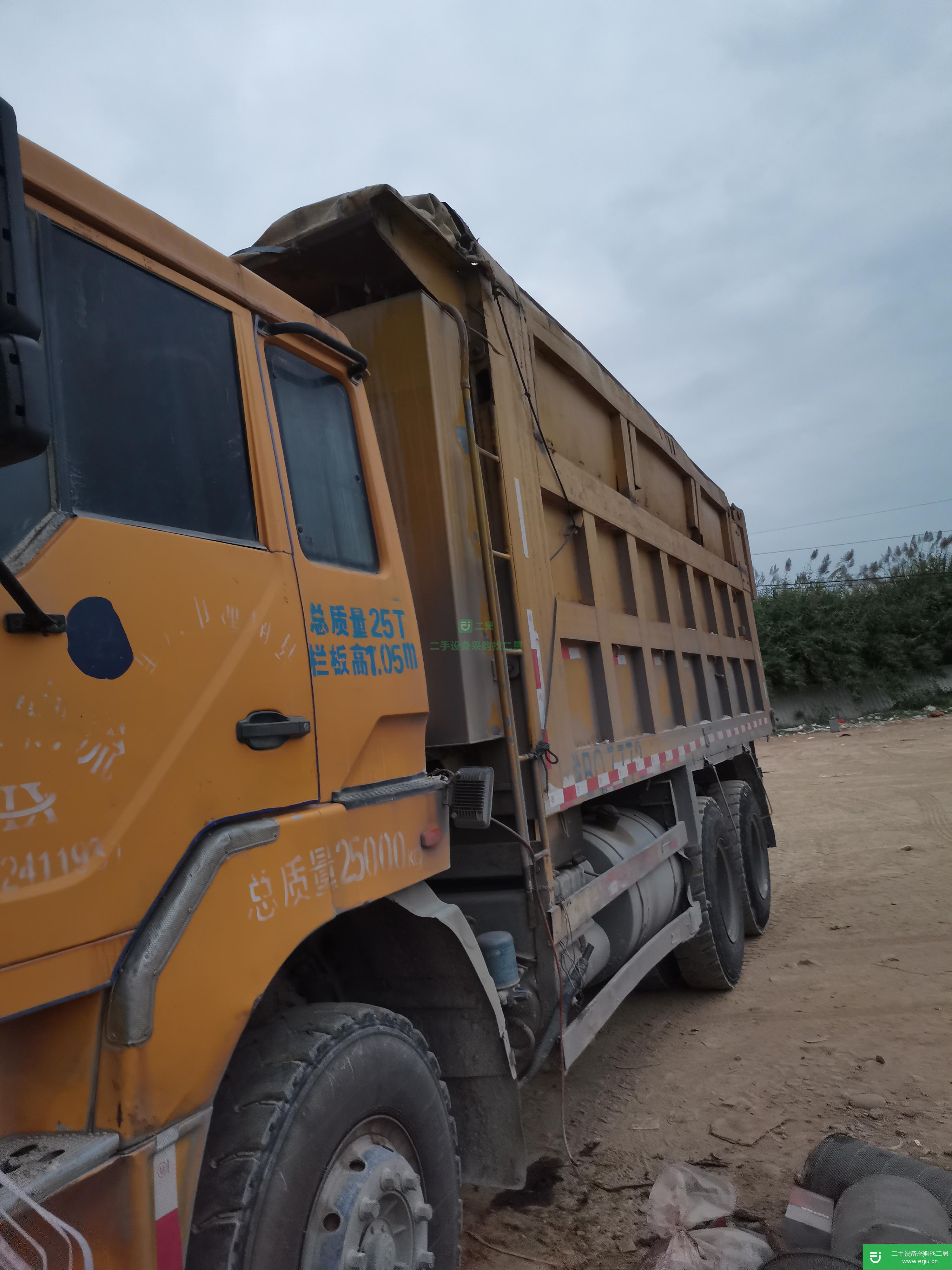 福建出售二手上汽紅巖310馬力自卸車(chē)