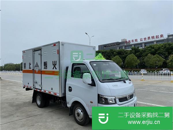 江蘇出售二手東風途逸硫酸廢液運輸車2600軸距柳機113馬力汽油發動機5檔變速箱