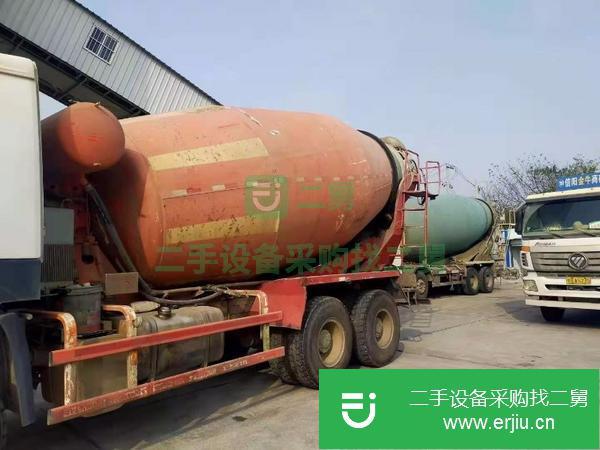云南出售二手大12方豪沃國(guó)四攪拌車(chē)