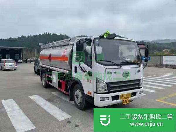 湖北出售二手解放8噸油罐車6檔濰柴140馬力
