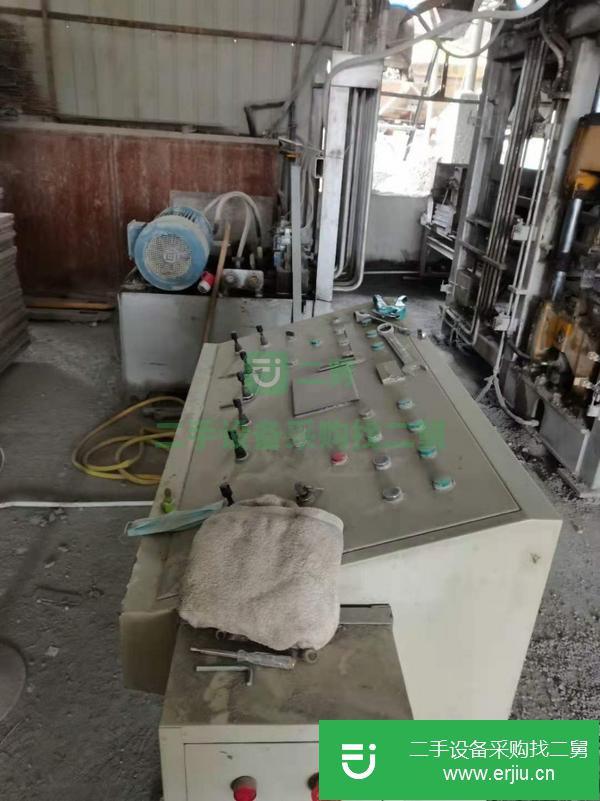 山東出售二手群峰10型制磚機
