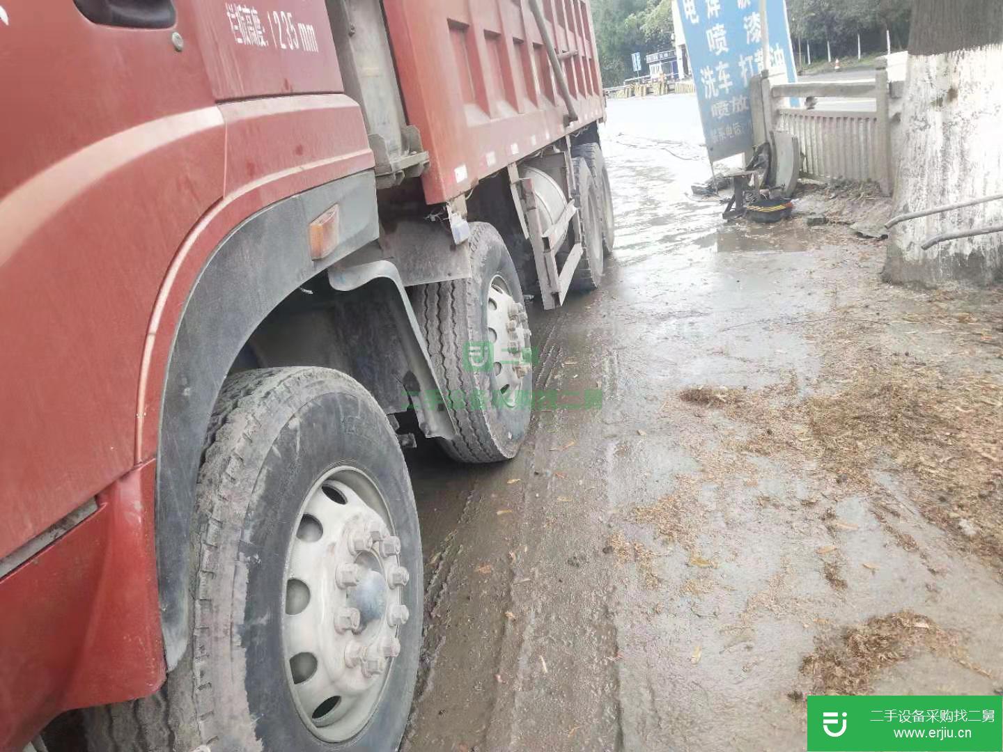 四川出售二手三環(huán)十通300馬力自卸車