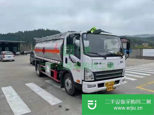 福建出售二手解放8噸油罐車6檔濰柴140馬力