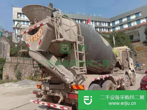 廣西出售二手10方德龍攪拌車。中聯(lián)上裝