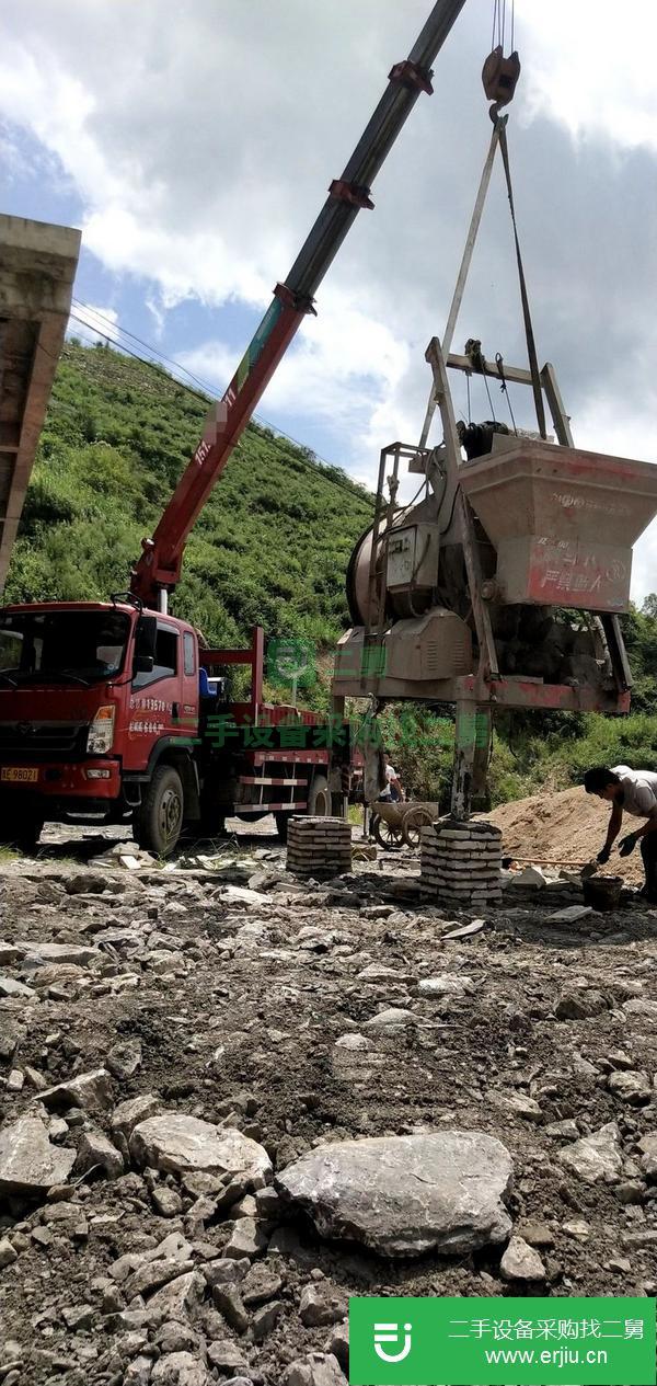 貴州出售二手重汽豪曼7噸四節隨車吊玉柴140馬力