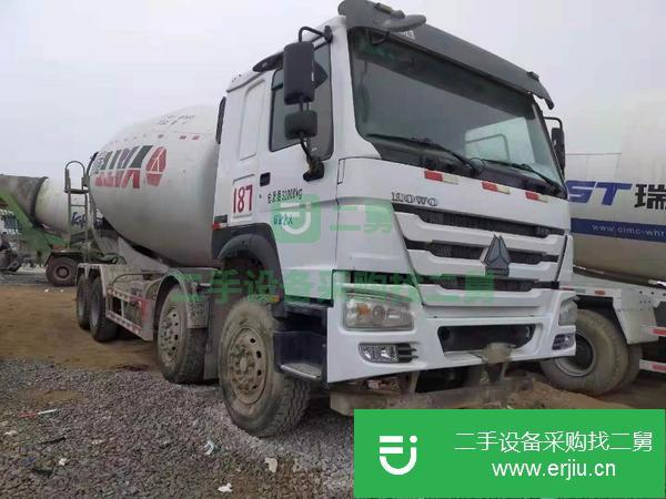 云南出售17年豪沃攪拌車,國五亞特大20方,11840長,沒洗沒刷,車況精品