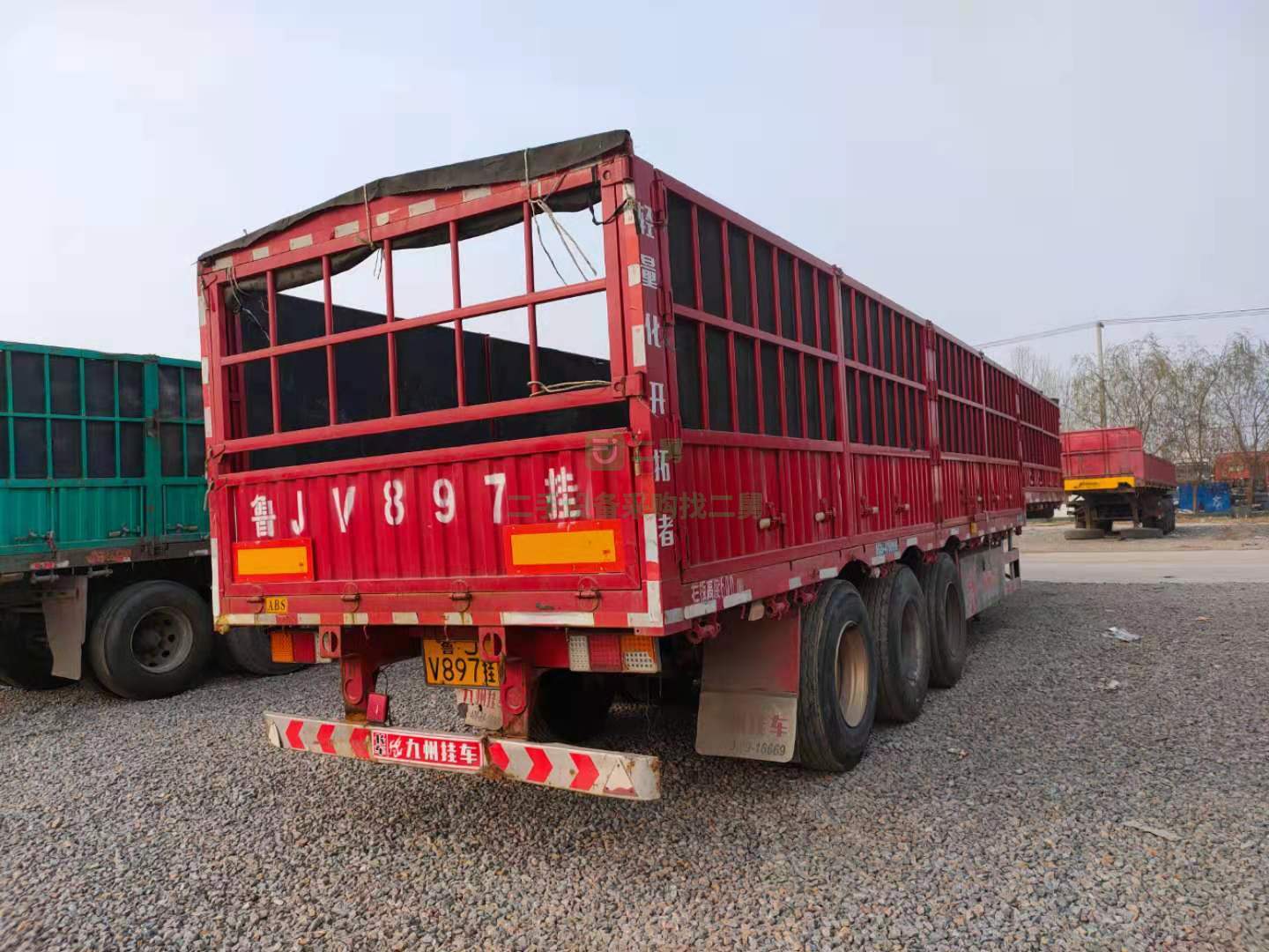 出售19年13米2.55米高低板半掛車，手續(xù)齊全 包提檔過戶 以重換輕