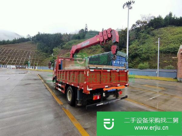 四川出售二手藍(lán)牌隨車吊，豪曼底盤，程力吊機(jī)