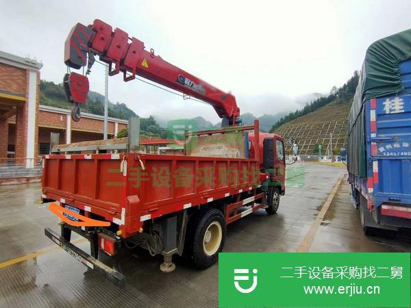 四川出售二手藍(lán)牌隨車吊，豪曼底盤，程力吊機(jī)