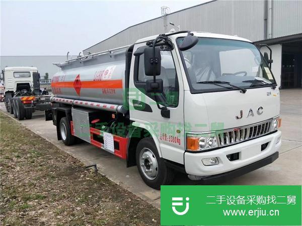 遼寧出售二手江淮8噸油罐車濰柴130馬力柴油發(fā)動(dòng)機(jī)五檔箱可提檔可分期