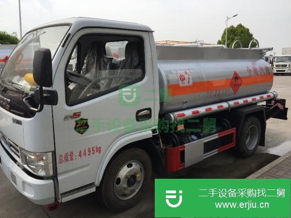四川出售二手2噸油罐車5檔變速箱全柴88馬力發動機