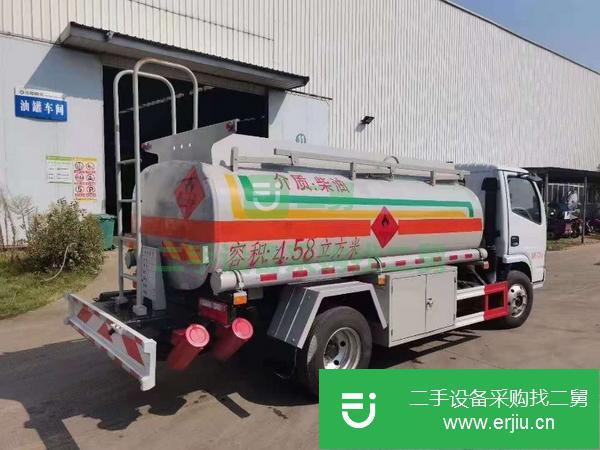 江西出售二手5噸油罐車已上牌朝柴發(fā)動(dòng)機(jī)102馬力萬里揚(yáng)5檔變速箱