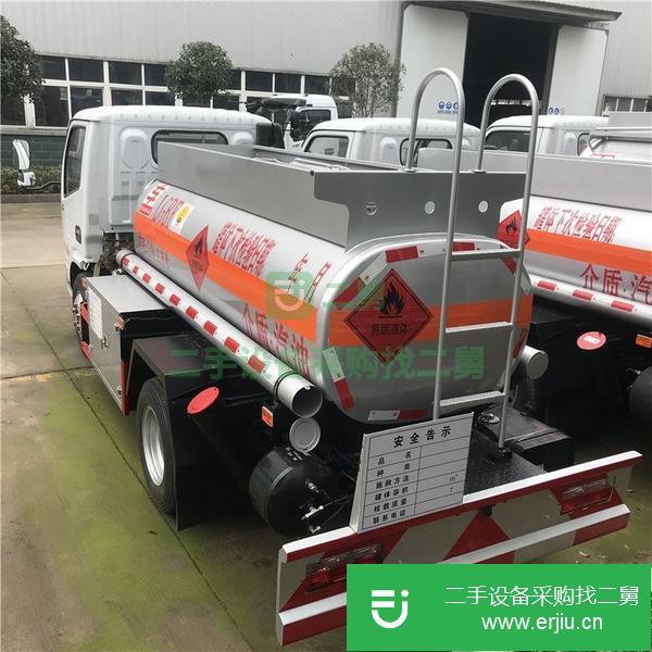 湖北出售二手東風2噸油罐車五檔變速箱全柴88馬力發(fā)動機分期上戶國五