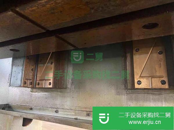 廣西出售二手600噸氣動(dòng)沖床，有效臺(tái)面3.2米??1.3米。帶下氣頂，自重100噸