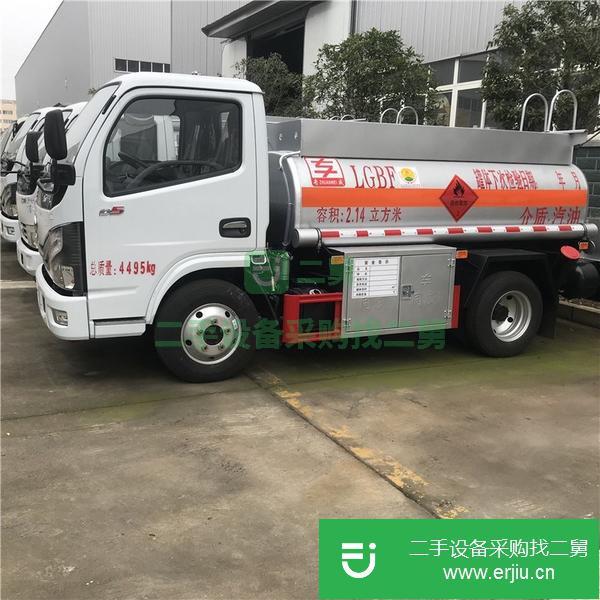 湖北出售二手東風2噸油罐車五檔變速箱全柴88馬力發(fā)動機分期上戶國五