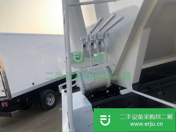 江蘇出售二手66方飼料運(yùn)輸車
