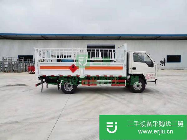 陜西出售二手國六易燃液體2類危險品廂式運輸車江鈴115馬力發(fā)動機
