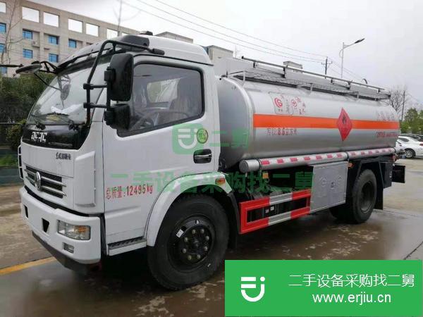 上海出售二手東風多利卡10.3方油罐車包上戶