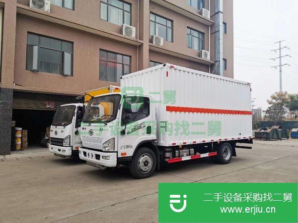 重慶出售二手東風(fēng)多利卡易燃液體運(yùn)輸車朝柴130馬力
