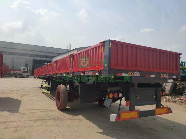 出售13米×2.55× 60標箱側翻半掛車