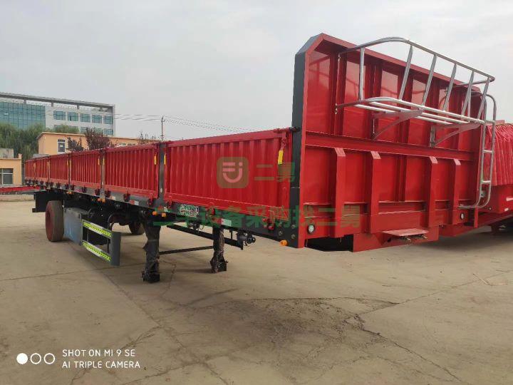 出售13米×2.55× 60標箱側翻半掛車