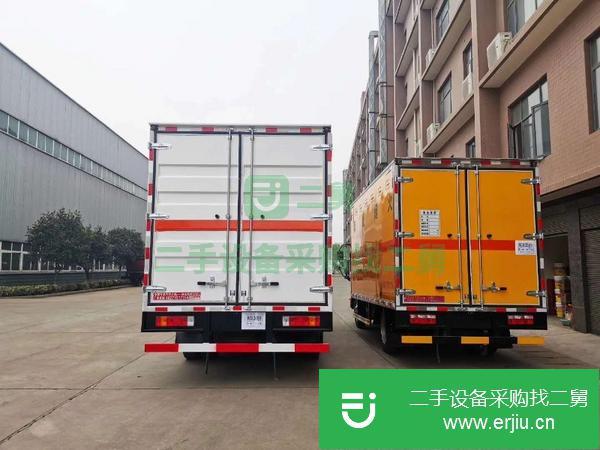 重慶出售二手東風(fēng)多利卡易燃液體運(yùn)輸車朝柴130馬力