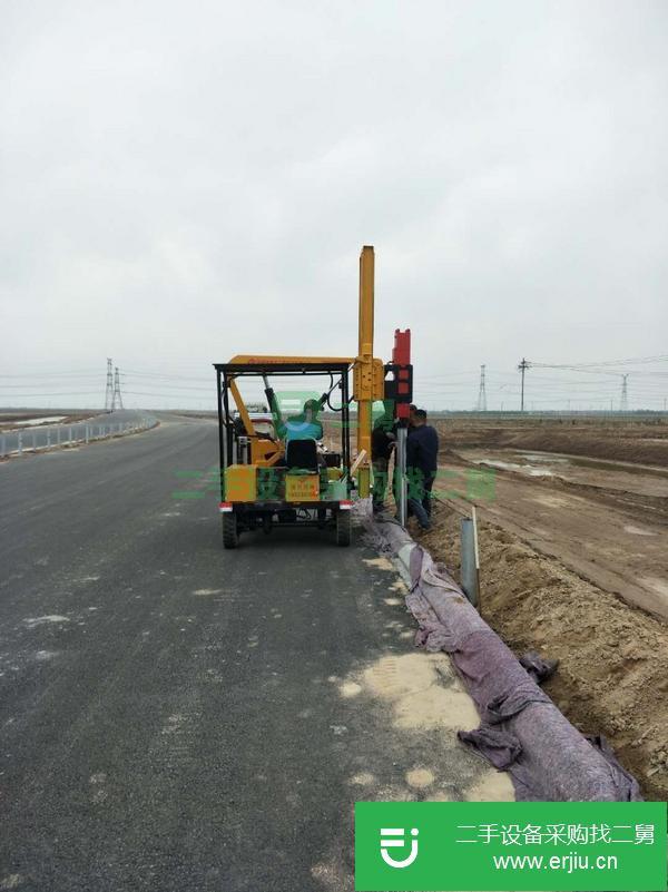 江蘇出售二手高速公路護(hù)欄打樁機(jī)