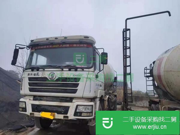 湖南出售二手德龍攪拌車,國四,大20方,長度11800,車況不錯,無任何事故!