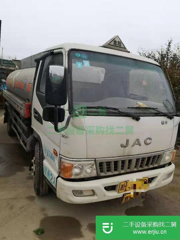 貴州出售二手江淮五噸油罐車行駛3萬多公里