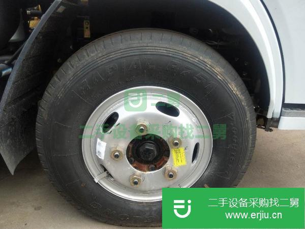 陜西出售二手5噸油罐車柴發動機5擋變速箱3308軸距可上戶可分期