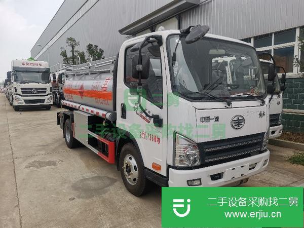 內(nèi)蒙古出售二手解放5噸油罐車(chē)