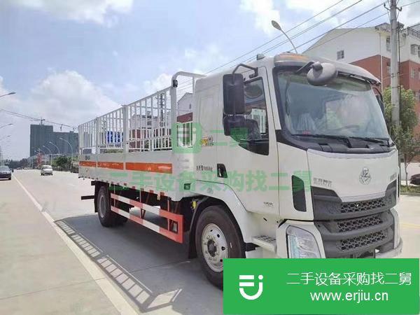 天津出售二手東風柳汽小三軸氣瓶倉欄運輸車玉柴185馬力發動機
