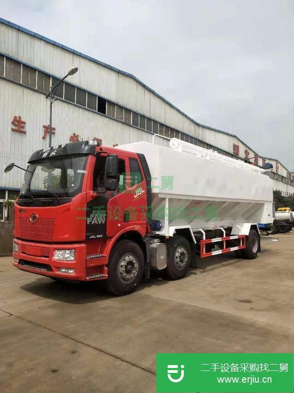 山西出售二手解放小三軸30方散裝飼料運輸車