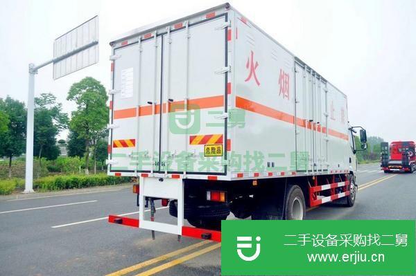 四川出售二手9.6米危險(xiǎn)品廂式運(yùn)輸車(chē)