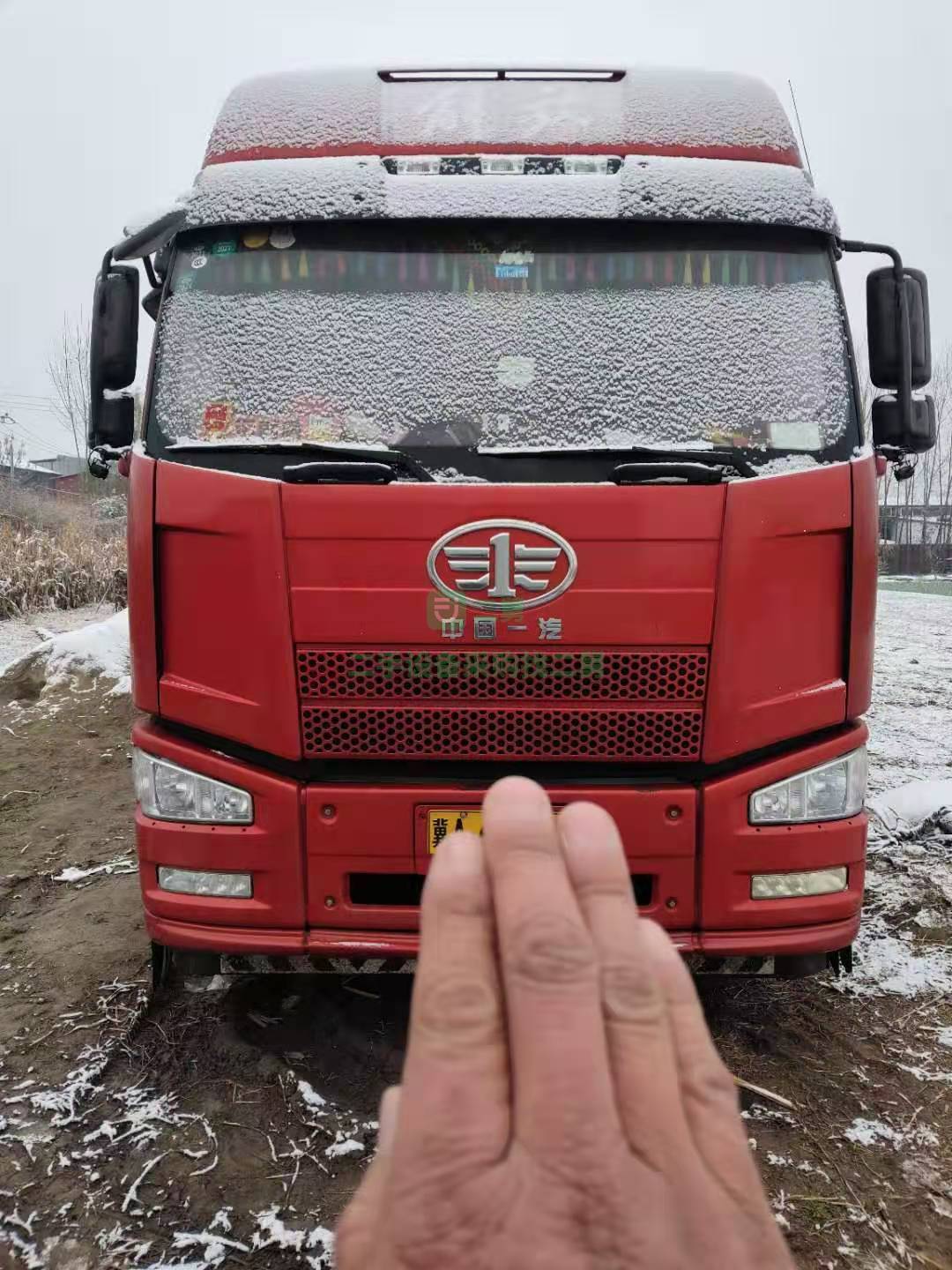 出售19年6月的一汽解放J6P牽引車，500馬力，全保險，國五雙曲