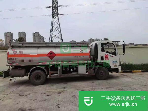 陜西出售二手國五8噸油罐車跑了4萬多公里