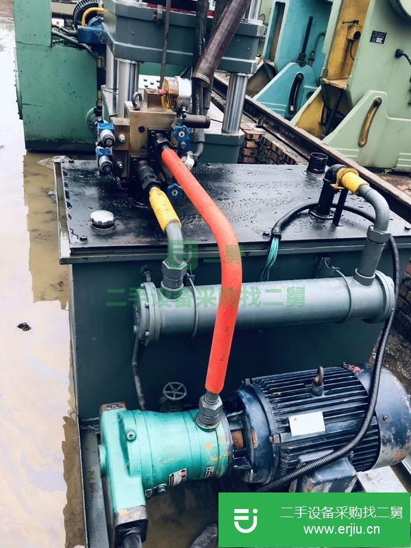 河北出售二手小臺面250噸快速四柱液壓機九成新