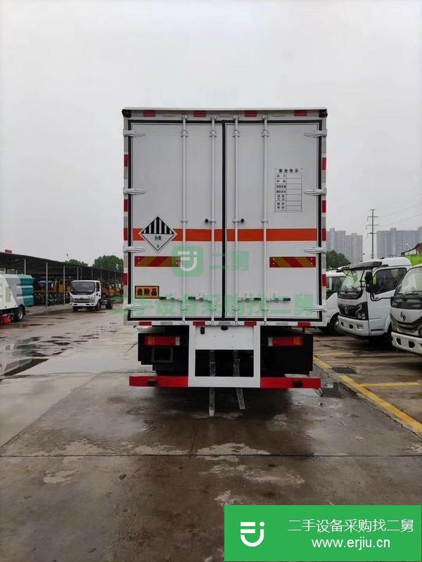 西藏出售二手解放5.2米危險(xiǎn)品運(yùn)輸車