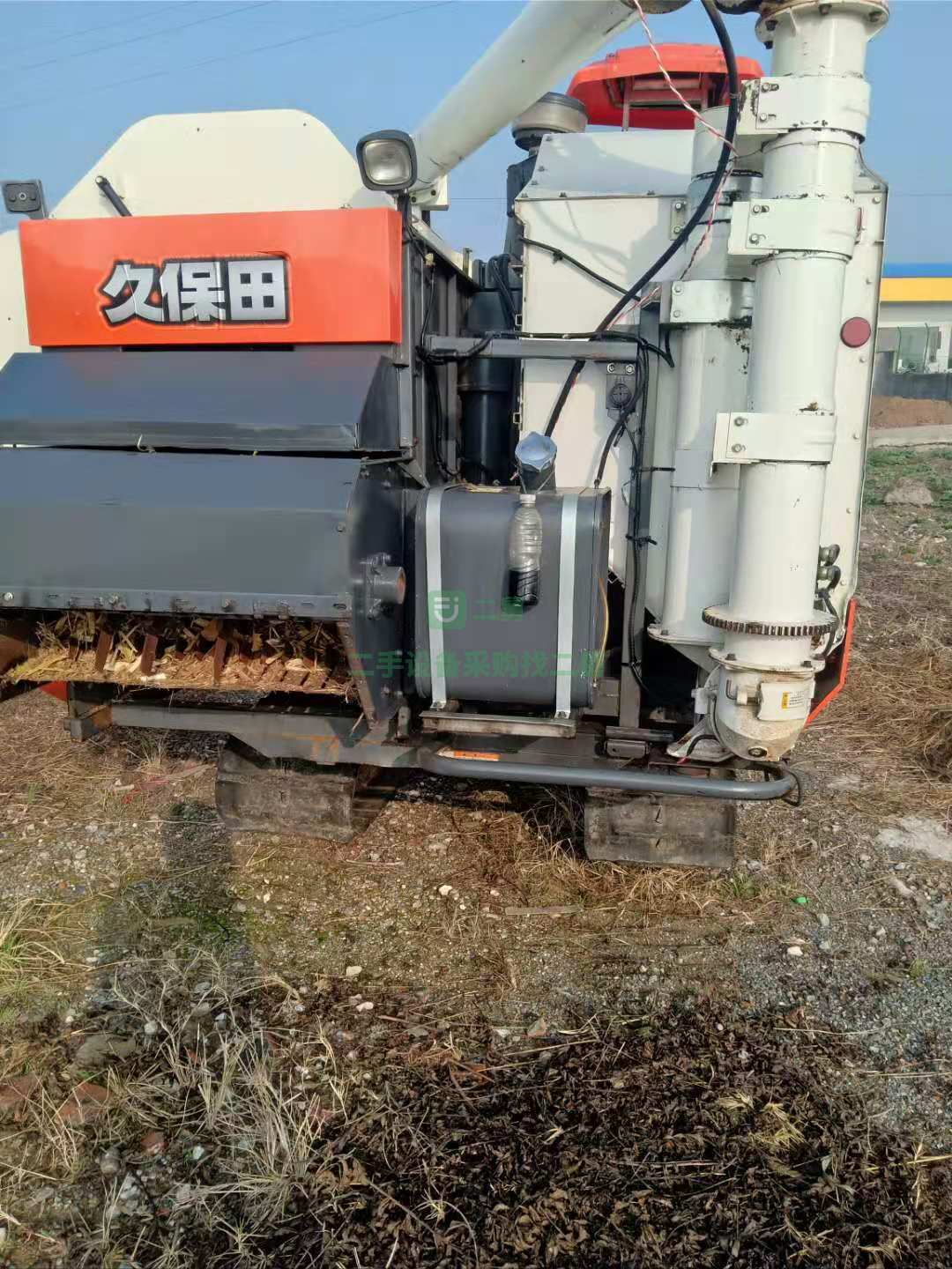 出售一臺久保田收割機，三大件好，履帶好，價格不高