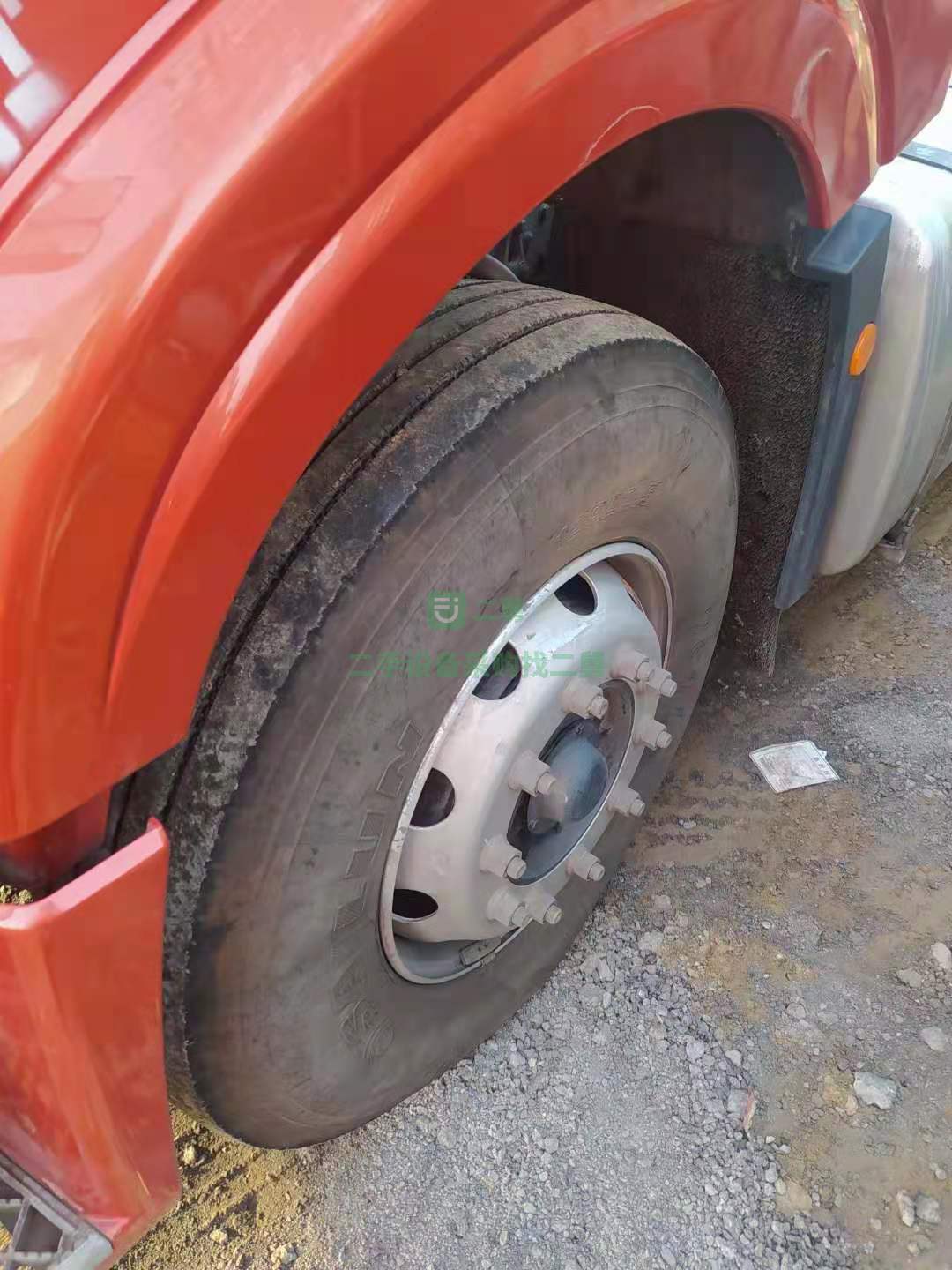 出售一臺六個月悍威新款2.0牽引車，420馬力，車況精品